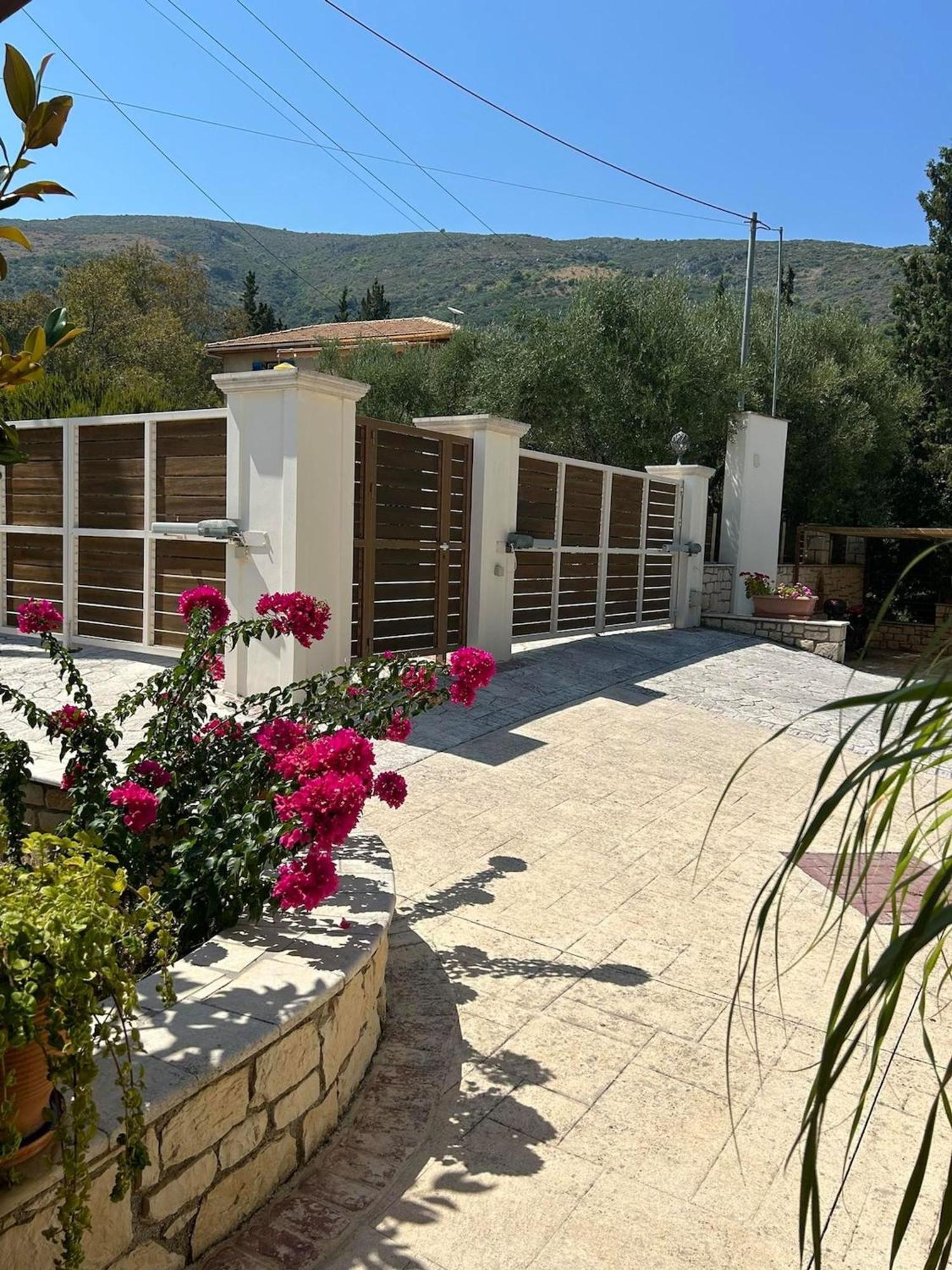 Villa Clairy Mouzákion Exteriör bild