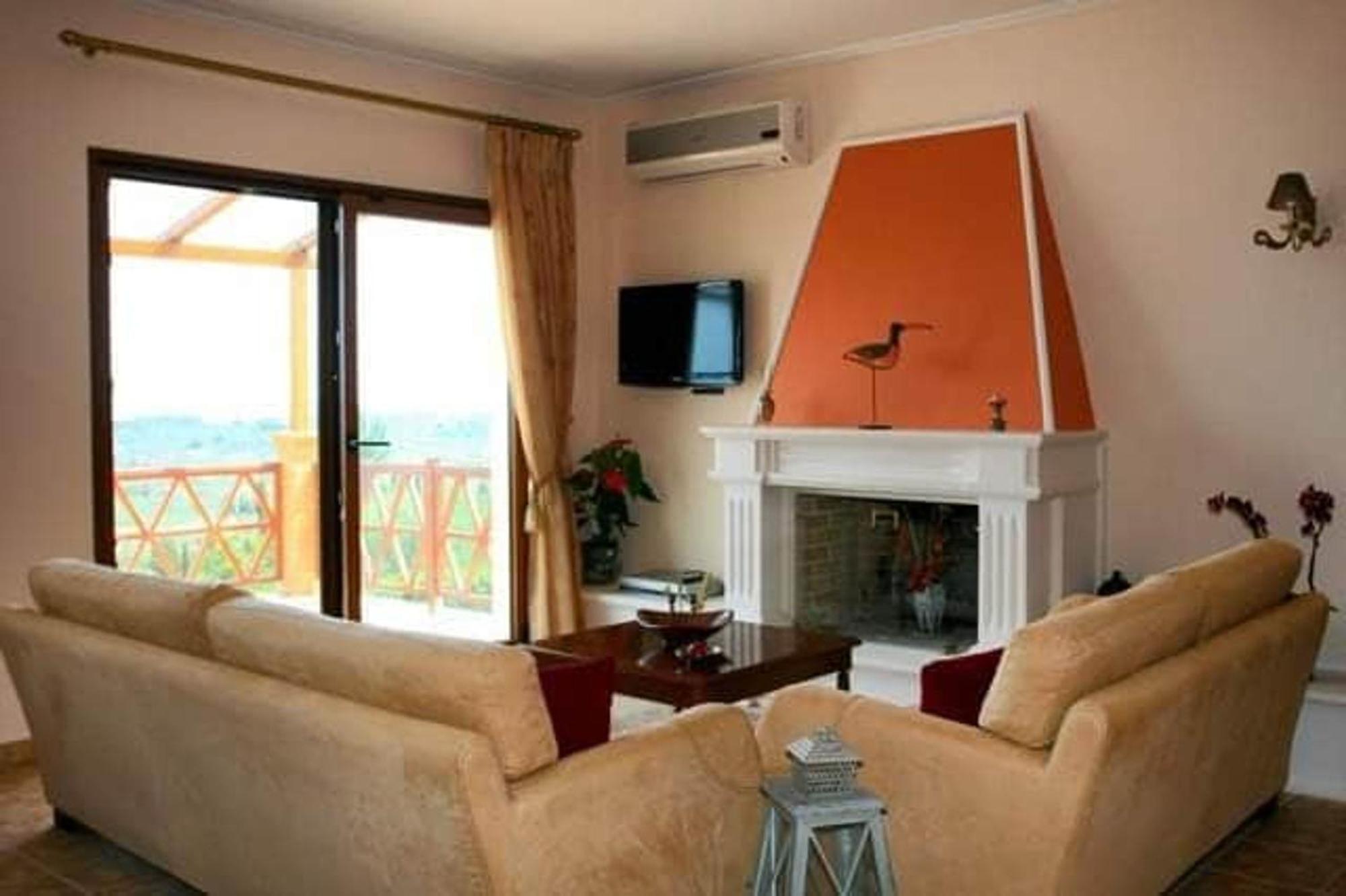Villa Clairy Mouzákion Exteriör bild